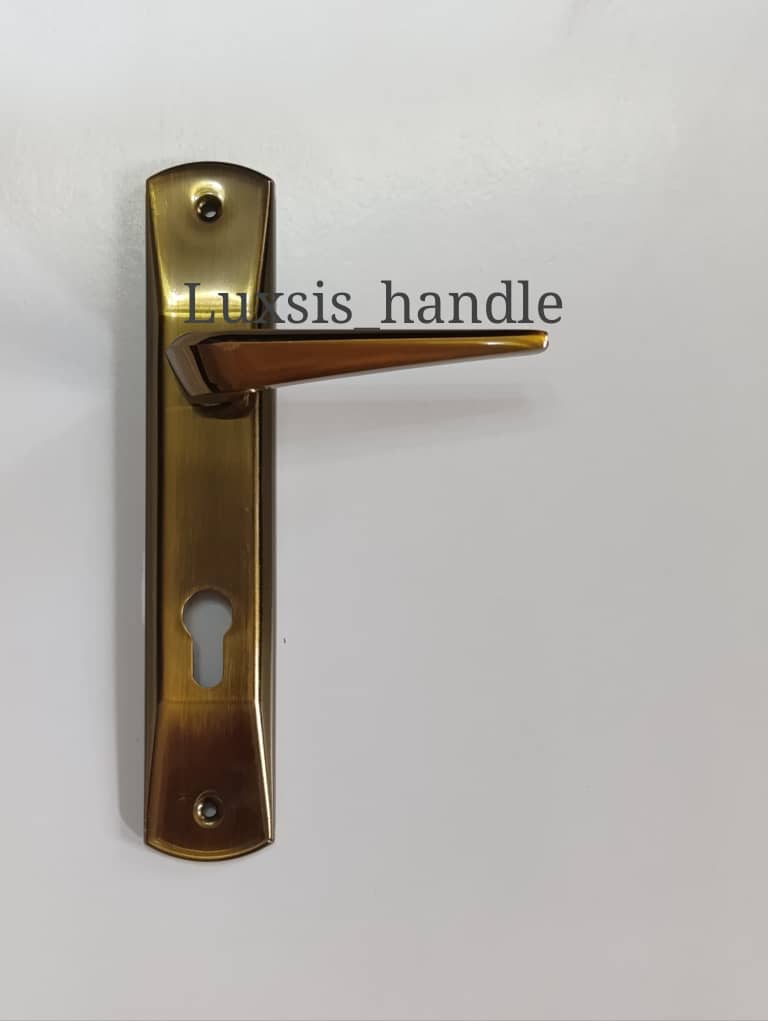 دستگیره یک تکه همراه با قفل و توپی